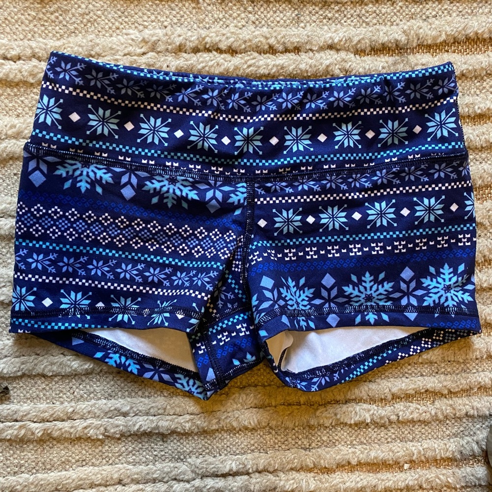 Fleo holiday shorts